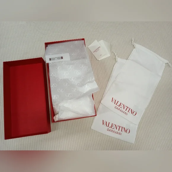 Valentino Garavani shoebox with dust bags & packaging solofficialkw.com